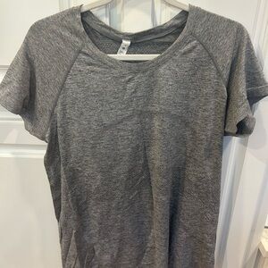 Lululemon Swiftly Tech Short-Sleeve Shirt in a grey/slate color. Womens 14